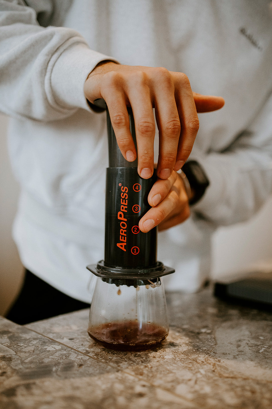 Ernst Kaffeeröster Bohnen in der AeroPress im Brühvorgang